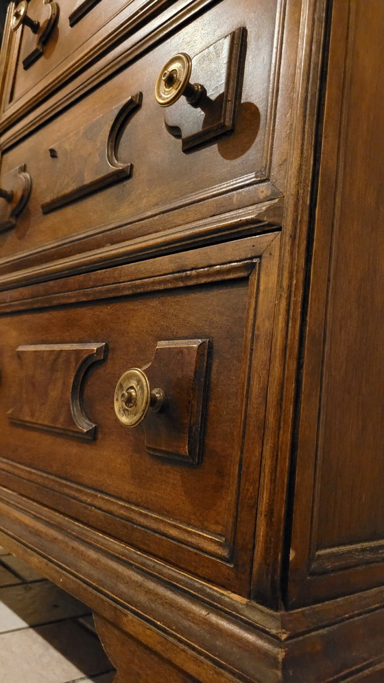 Image 1 of Armoire classique en bois