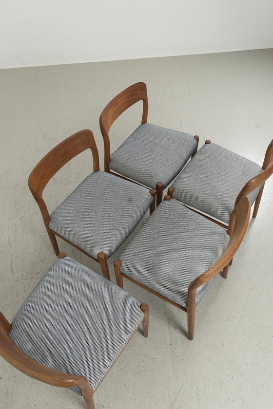 Image 1 of 5 chaises Møller modèle 75 remises à neuf Nr 68056