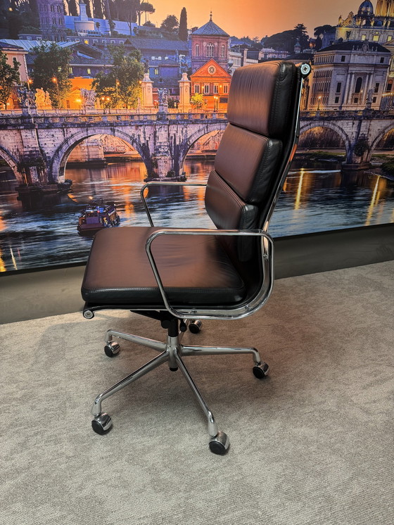 Image 1 of Vitra Ea219 Softpad Swivel Chair Chrome / Black Leather