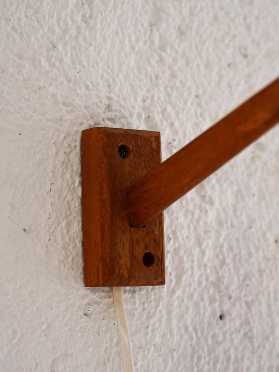Image 1 of Lampe murale vintage scandinave avec bras en teck et abat-jour conique noir