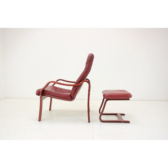 Image 1 of Fauteuil vintage en cuir avec repose-pieds par Ton, Tchécoslovaquie 1980