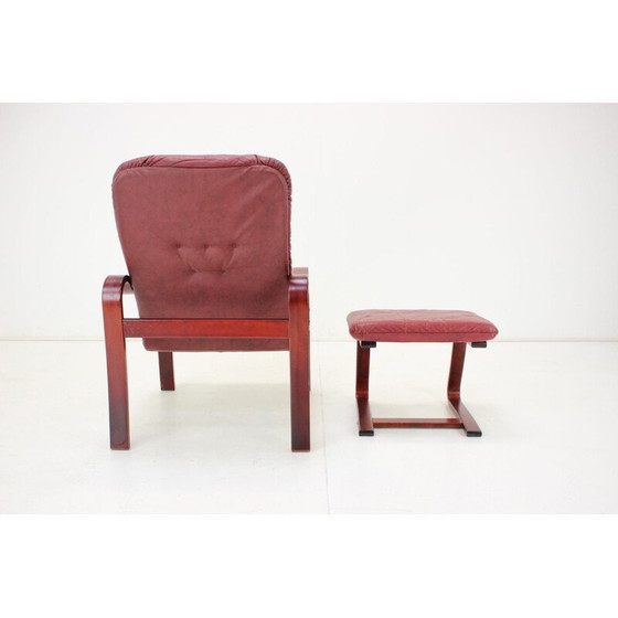 Image 1 of Fauteuil vintage en cuir avec repose-pieds par Ton, Tchécoslovaquie 1980
