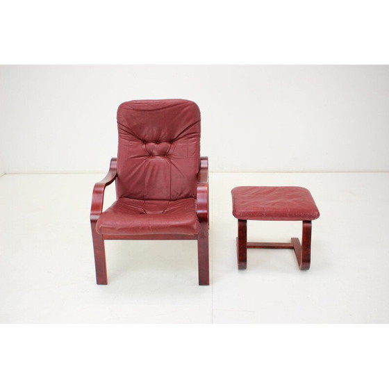 Image 1 of Fauteuil vintage en cuir avec repose-pieds par Ton, Tchécoslovaquie 1980