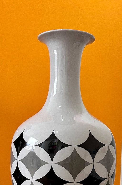 Grand vase en porcelaine