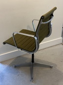 Chaise pivotante Eames Herman Miller