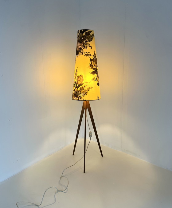 Image 1 of Lampadaire tripode en teck '60
