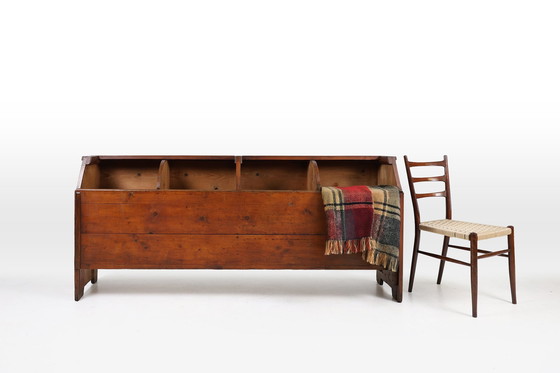 Image 1 of Ancienne auge rustique française du 19ème siècle ou meuble de rangement alternatif en bois de pin
