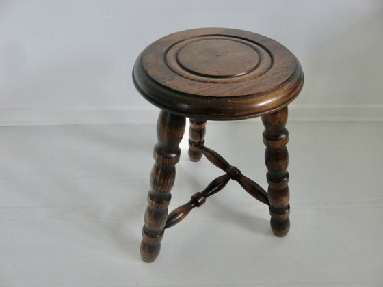 Image 1 of Ancien Tabouret Tripode En Bois Massif, Tabouret De Ferme Années 50 60