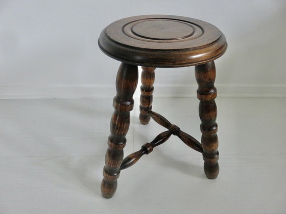 Image 1 of Ancien Tabouret Tripode En Bois Massif, Tabouret De Ferme Années 50 60