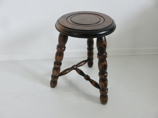 Ancien Tabouret Tripode En Bois Massif, Tabouret De Ferme Années 50 60