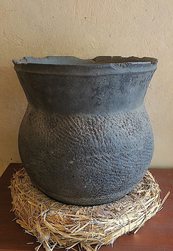 Image 1 of Pot de stockage ancien en faïence, Sénégal 19ème siècle