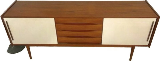 Image 1 of Buffet design danois dans le style d'Arne Vodder