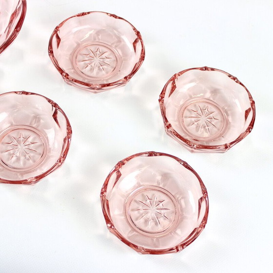 Image 1 of Ensemble de bols en verre rose vintage, Tchécoslovaquie années 1950