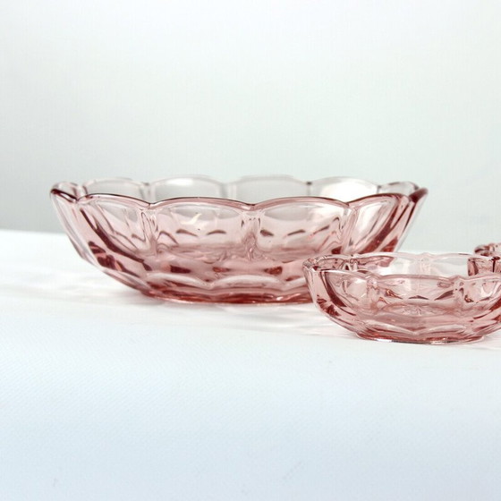 Image 1 of Ensemble de bols en verre rose vintage, Tchécoslovaquie années 1950