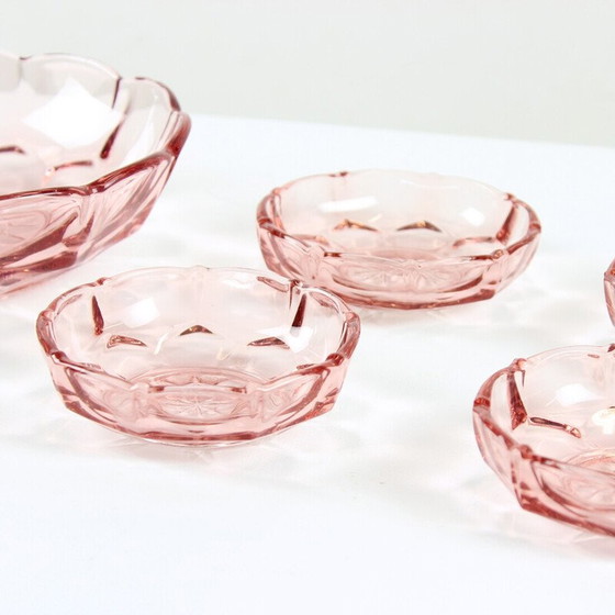 Image 1 of Ensemble de bols en verre rose vintage, Tchécoslovaquie années 1950