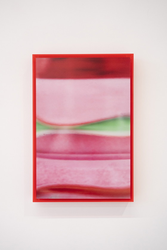 Image 1 of Lilxlylilxly - Photographie d'art dans un cadre en plexiglas titre de la série : RED