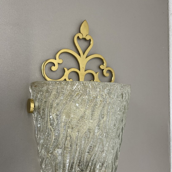 Image 1 of Magnifique applique murale de 41 cm en laiton et verre glacé, style Kalmar, Allemagne, années 1970