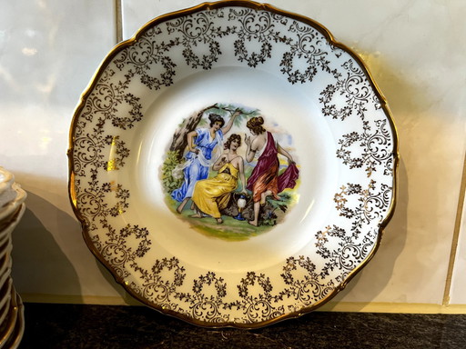 12 assiettes en porcelaine tchécoslovaque