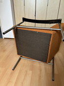 Chaise orange avec accoudoirs en cuir