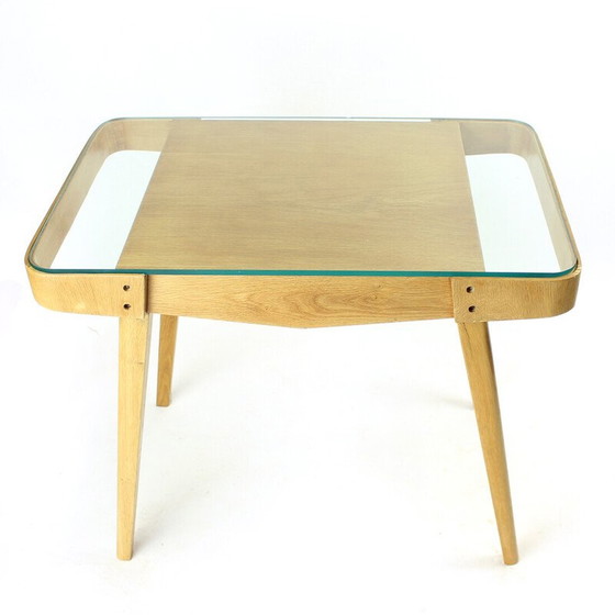 Image 1 of Table basse du milieu du siècle en bois de chêne et verre, Tchécoslovaquie années 1960