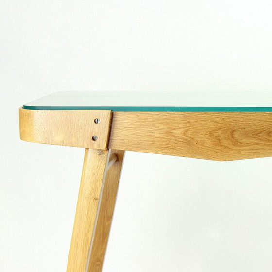 Image 1 of Table basse du milieu du siècle en bois de chêne et verre, Tchécoslovaquie années 1960