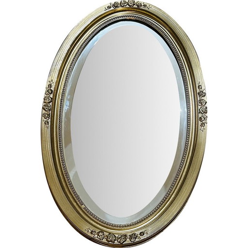 Miroir ovale vintage dans un cadre en bois doré