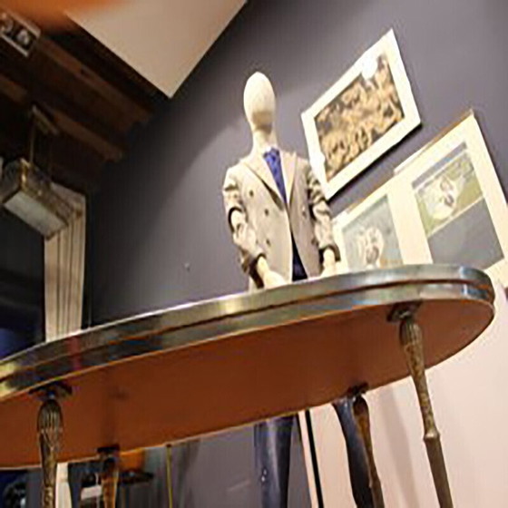 Image 1 of Table basse ovale vintage avec pieds en laiton, Italie 1970