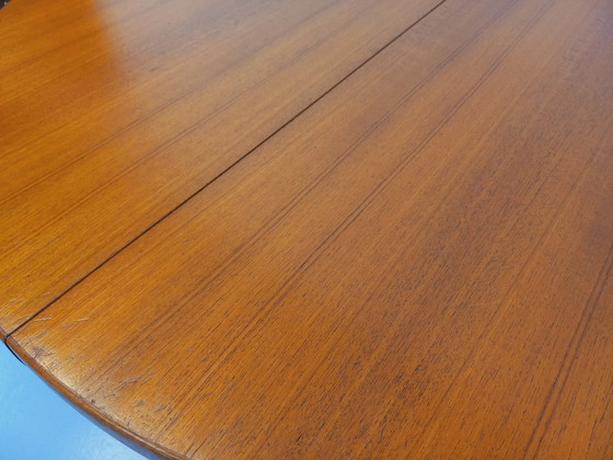 Image 1 of Grande Table Ronde Scandinave Vintage Des Années 50 60 En Teck Avec Rallonges
