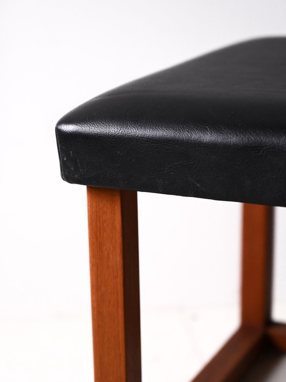 Image 1 of Tabouret scandinave en teck des années 1960 - Assise en simili cuir