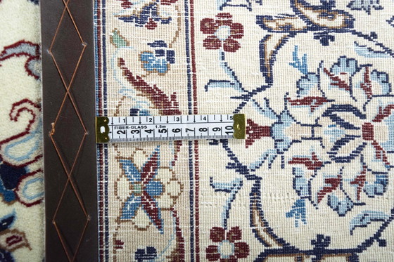 Image 1 of Tapis Naïn noué à la main avec de la soie - 326 X 207 cm