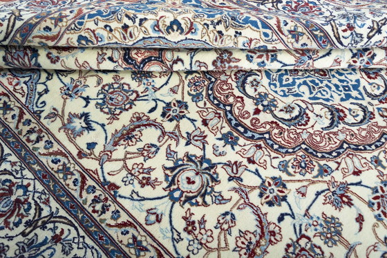 Image 1 of Tapis Naïn noué à la main avec de la soie - 326 X 207 cm