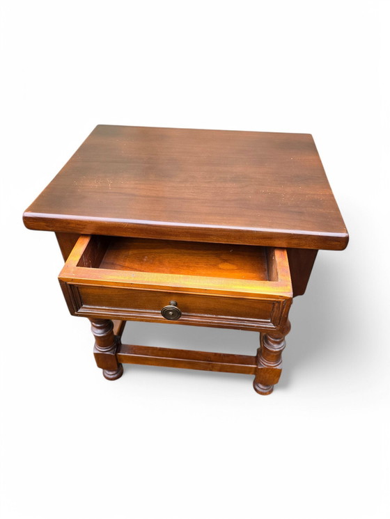 Image 1 of Table De Chevet Vintage En Bois Foncé