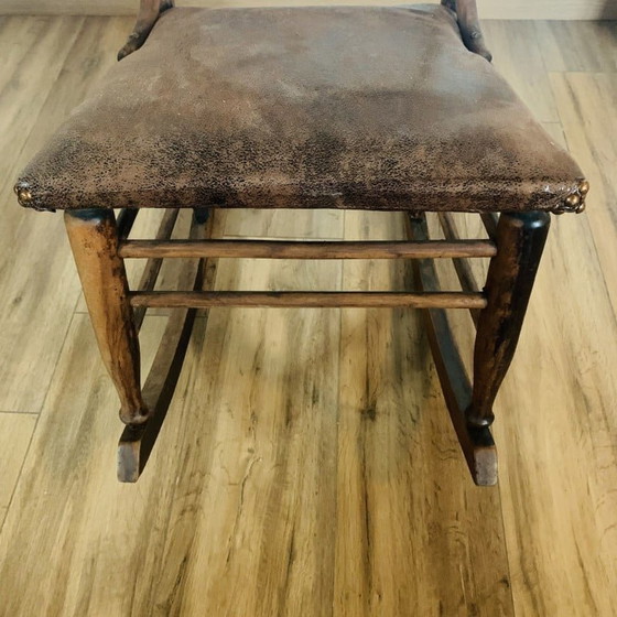 Image 1 of Chaise à bascule vintage en bois