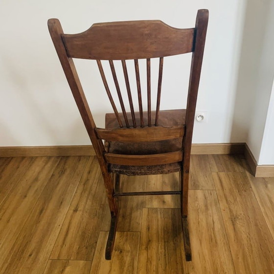 Image 1 of Chaise à bascule vintage en bois