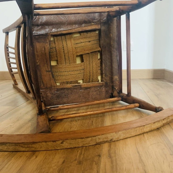 Image 1 of Chaise à bascule vintage en bois