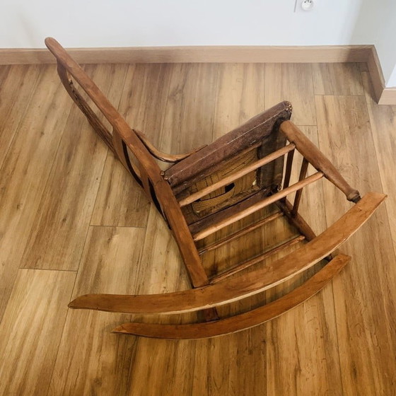 Image 1 of Chaise à bascule vintage en bois