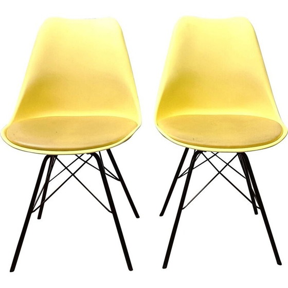 Image 1 of Chaise vintage en plastique jaune