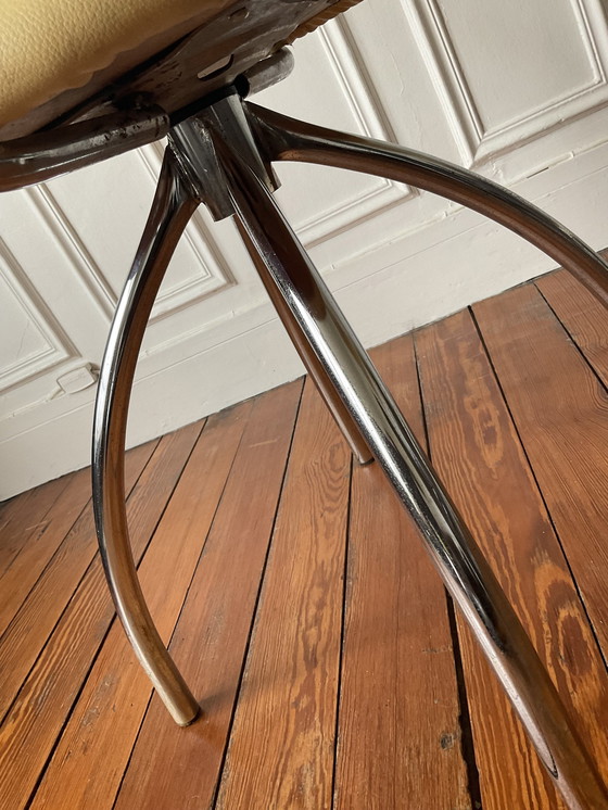 Image 1 of Chaise Pivotante Design En Chrome 