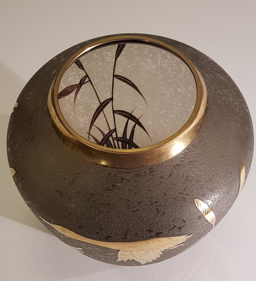 Vase en verre gravé avec décor doré et grue par Alfred Taube