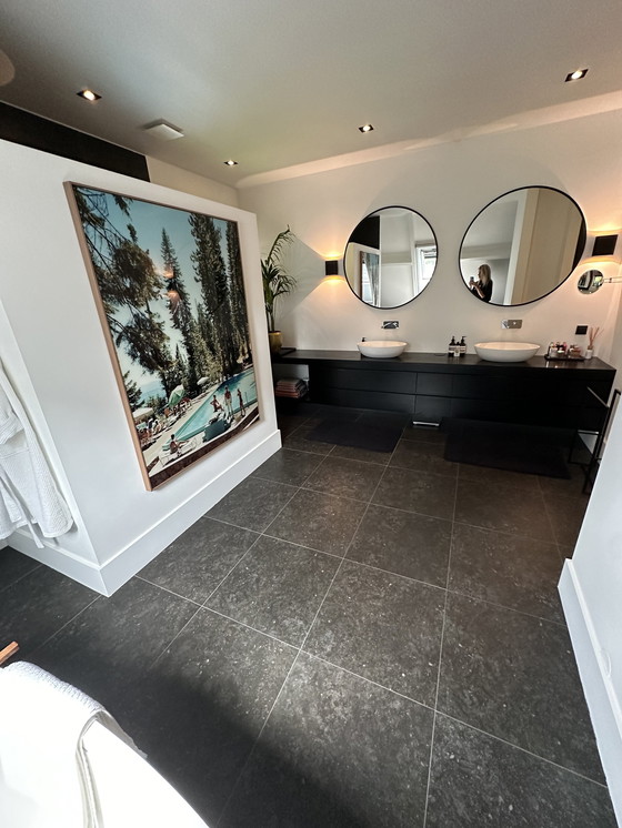 Image 1 of Grand miroir rond avec cadre noir