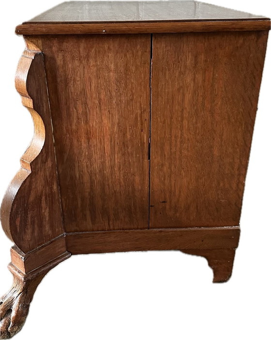 Image 1 of Commode ancienne avec pattes de lion