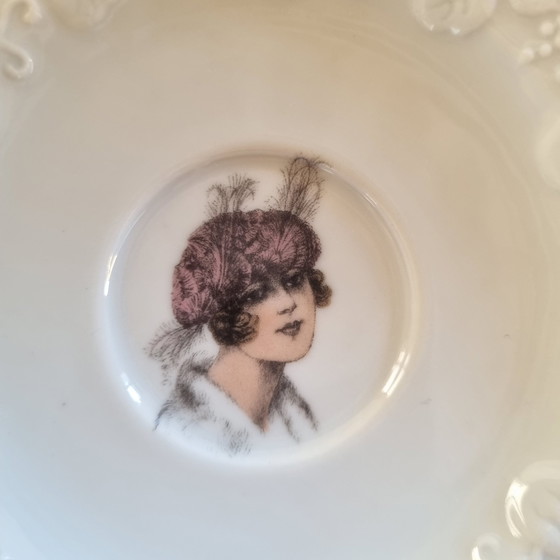 Image 1 of 14 Petites Assiettes Lierre Sauvage Et Femme Au Chapeau
