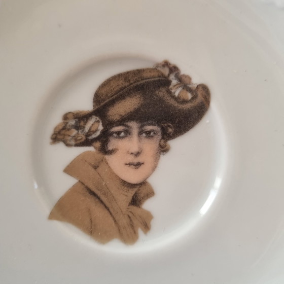 Image 1 of 14 Petites Assiettes Lierre Sauvage Et Femme Au Chapeau