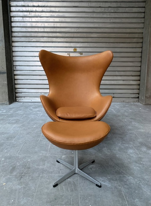 Ensemble chaise et pouf Egg, 1960s