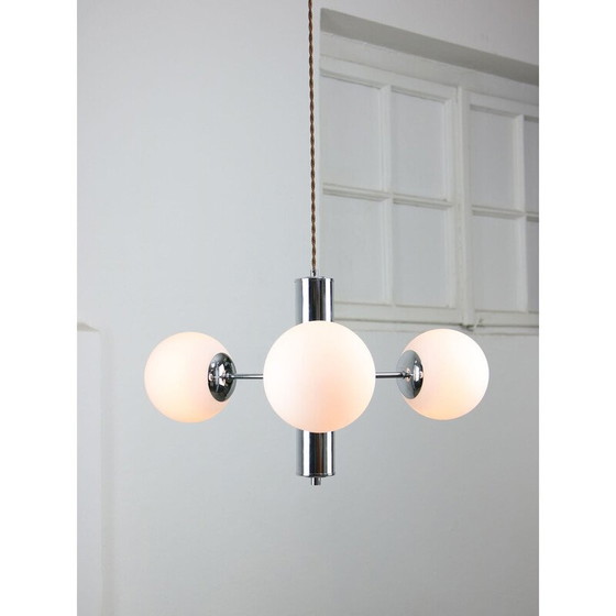 Image 1 of Lustre Sputnik vintage en chrome et opaline, Italie 1970