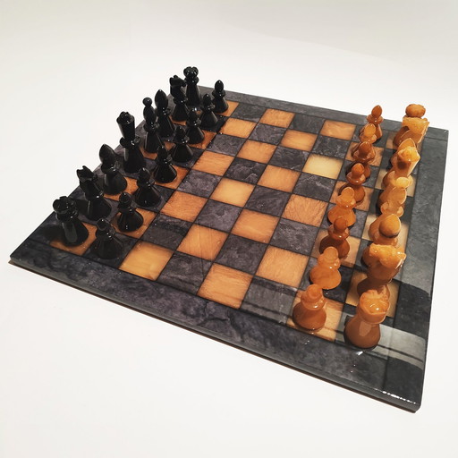 Jeu d'échecs 1970S en albâtre de Volterra sculpté à la main - noir et brun - Fabriqué en Italie. 40 cm