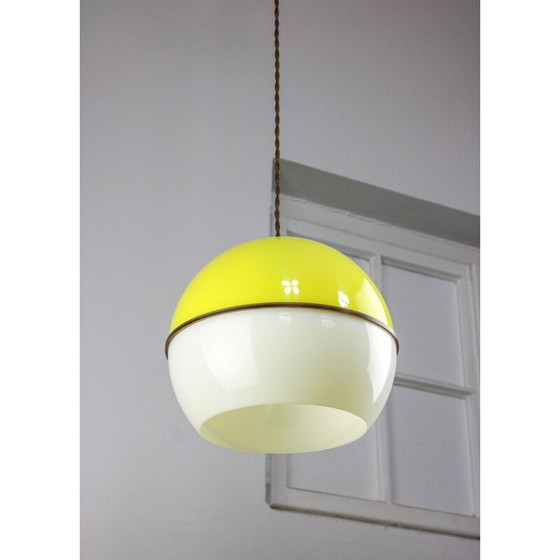 Image 1 of Lampe suspendue vintage en plexiglas de l'ère spatiale, 1970