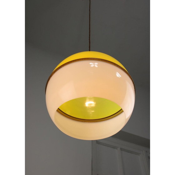 Image 1 of Lampe suspendue vintage en plexiglas de l'ère spatiale, 1970