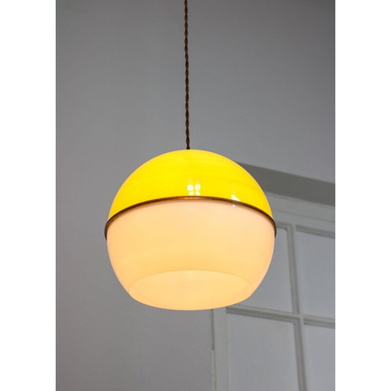 Image 1 of Lampe suspendue vintage en plexiglas de l'ère spatiale, 1970