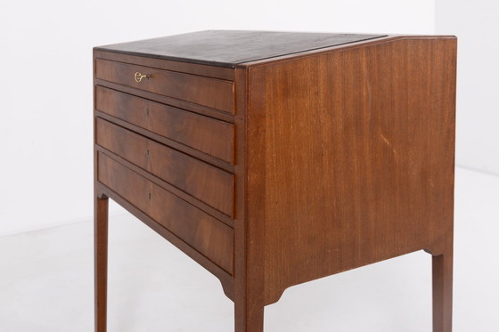 Image 1 of Bureau debout danois moderne du Mid Century de Frits Henningsen